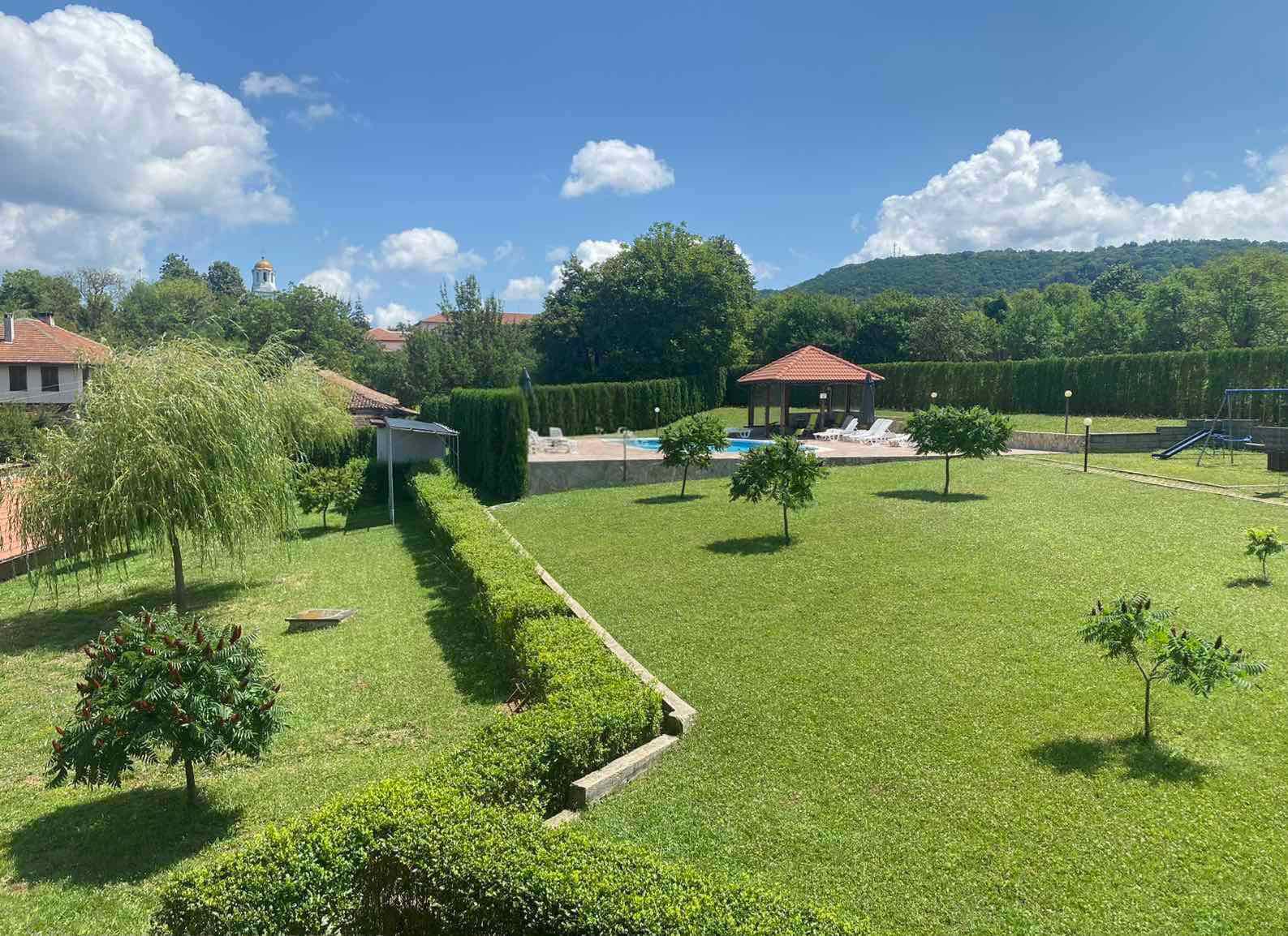 Просторната градина — Герана, Елена